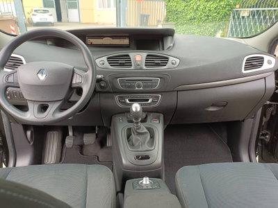 Renault Scenic E-Tech Electric 1.5 dCi 110CV Confort (15)