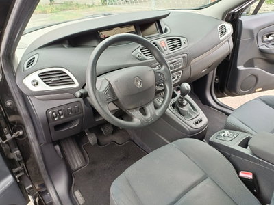 Renault Scenic E-Tech Electric 1.5 dCi 110CV Confort (9)