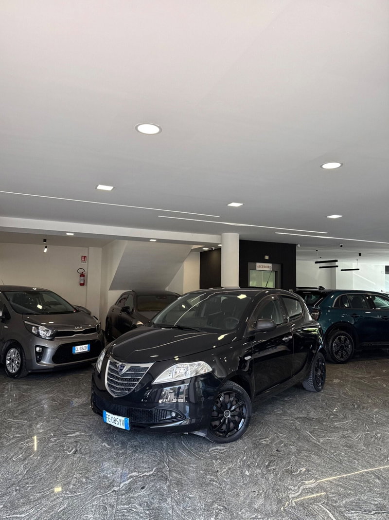 Lancia Ypsilon 1.2 69 CV 5 porte Platinum