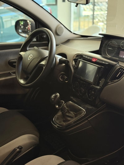 Lancia Ypsilon 1.2 69 CV 5 porte Platinum (10)