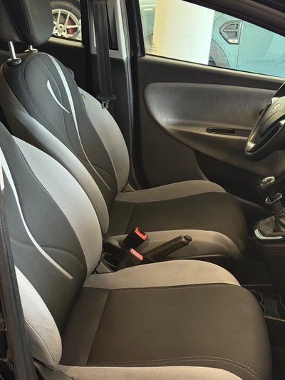 Lancia Ypsilon 1.2 69 CV 5 porte Platinum (12)