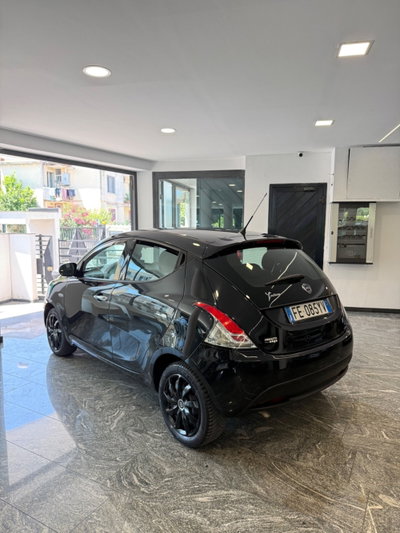 Lancia Ypsilon 1.2 69 CV 5 porte Platinum (6)