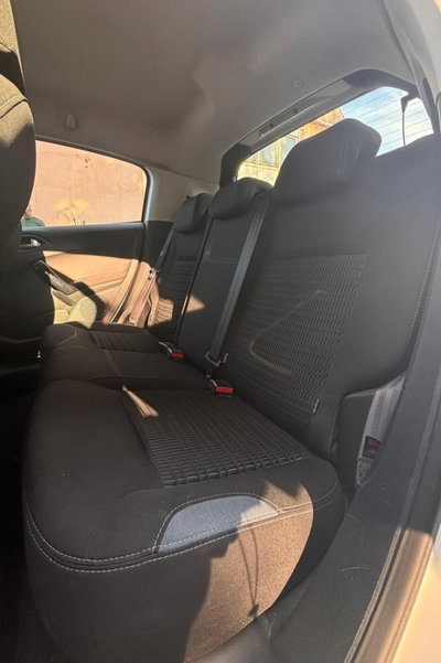 Peugeot 208 HDi 68 CV 5 porte Allure (10)