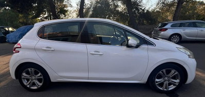 Peugeot 208 HDi 68 CV 5 porte Allure (2)