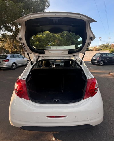 Peugeot 208 HDi 68 CV 5 porte Allure (5)