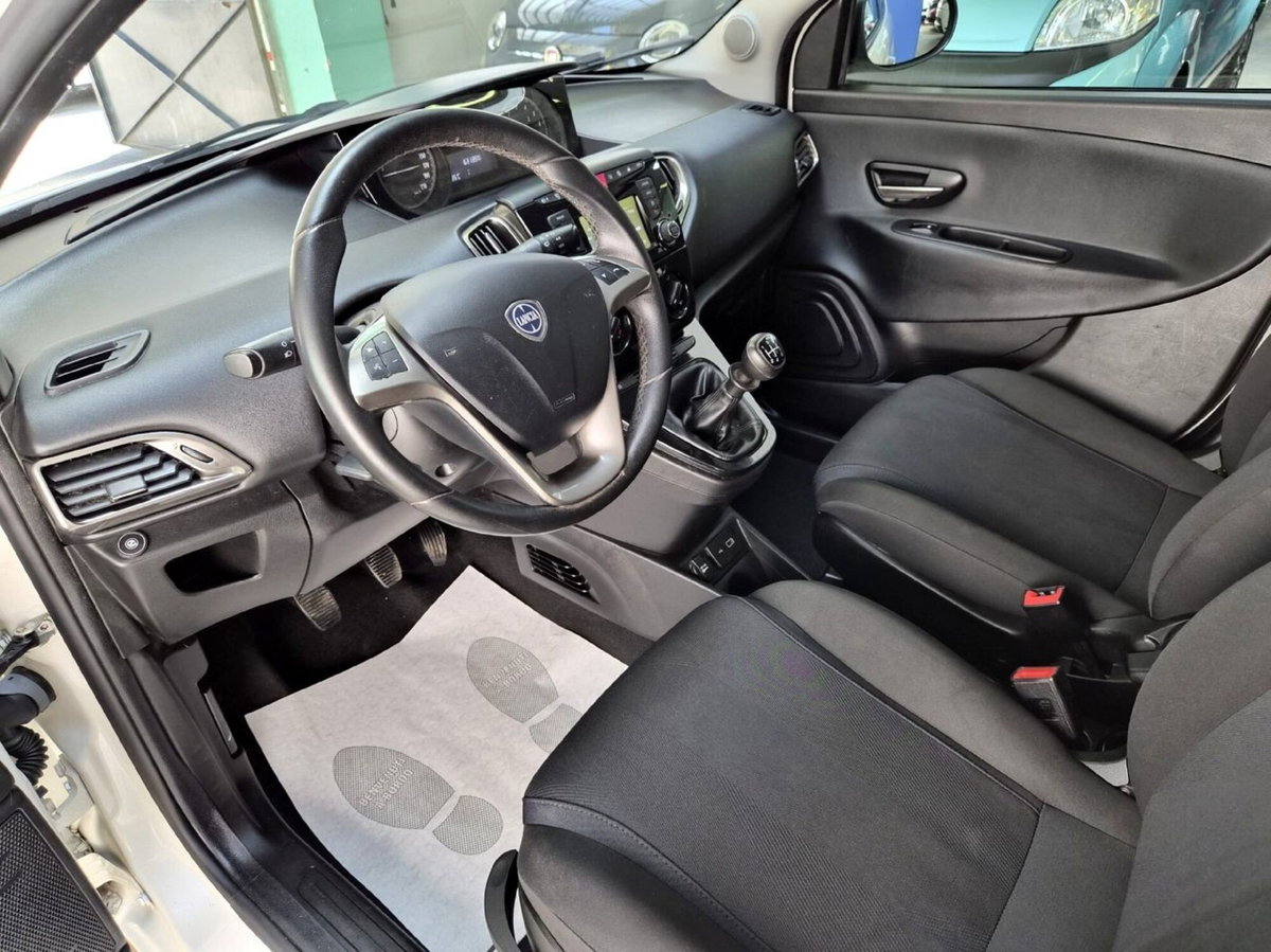 Lancia Ypsilon 1.2 69 CV 5 porte GPL Gold Plus (10)