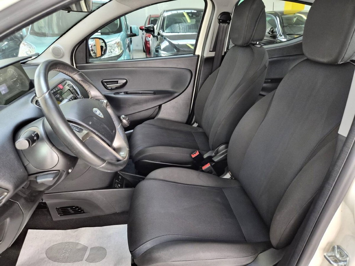 Lancia Ypsilon 1.2 69 CV 5 porte GPL Gold Plus (11)