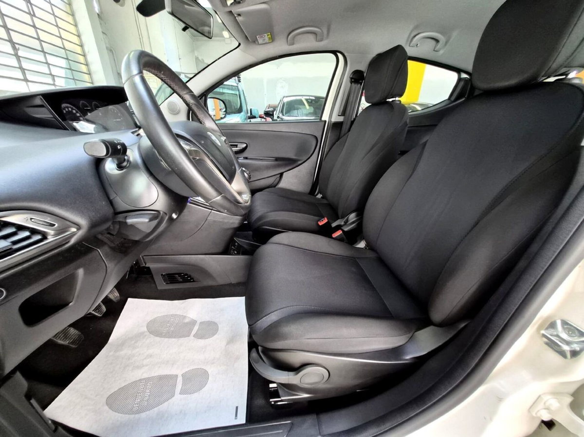 Lancia Ypsilon 1.2 69 CV 5 porte GPL Gold Plus (12)