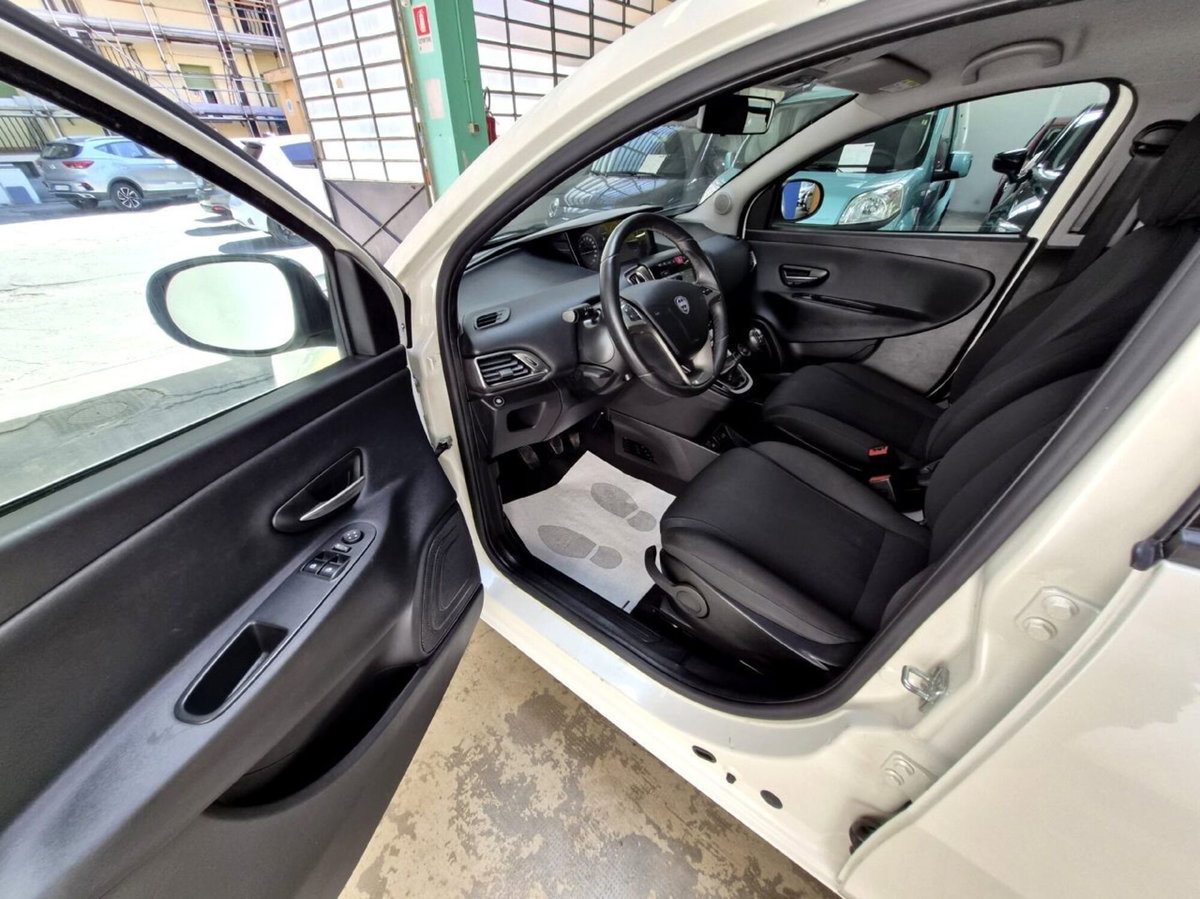 Lancia Ypsilon 1.2 69 CV 5 porte GPL Gold Plus (13)