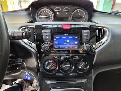 Lancia Ypsilon 1.2 69 CV 5 porte GPL Gold Plus (16)