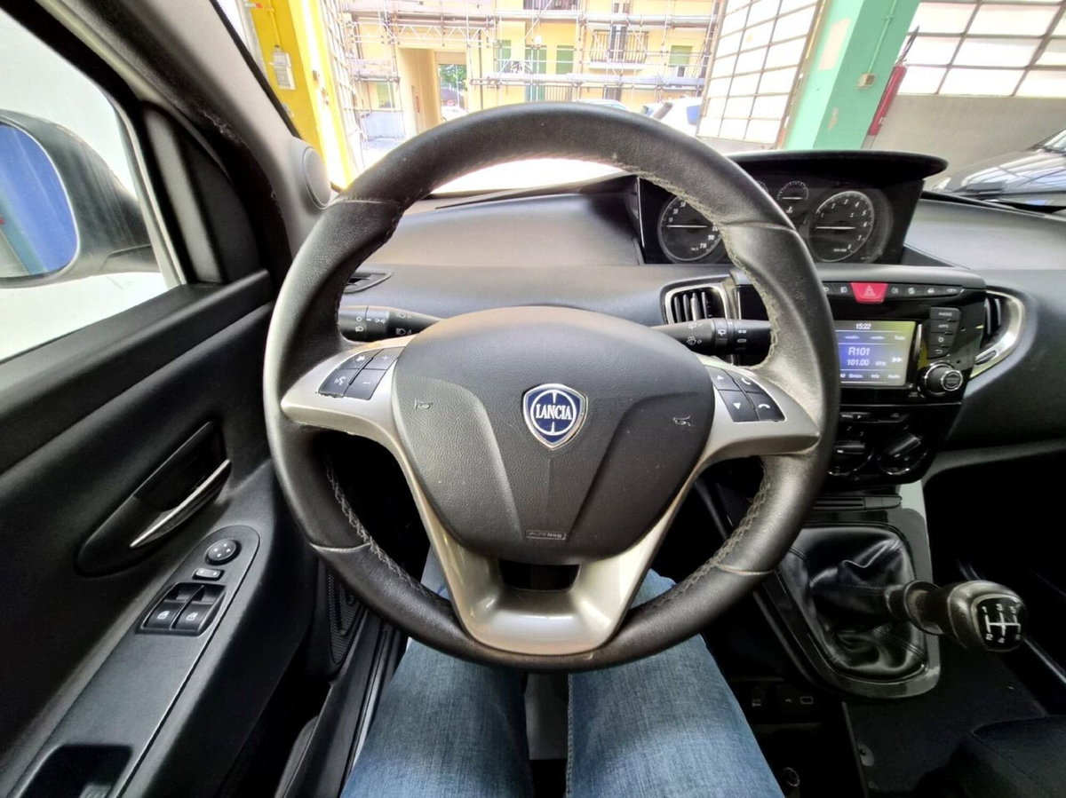 Lancia Ypsilon 1.2 69 CV 5 porte GPL Gold Plus (17)