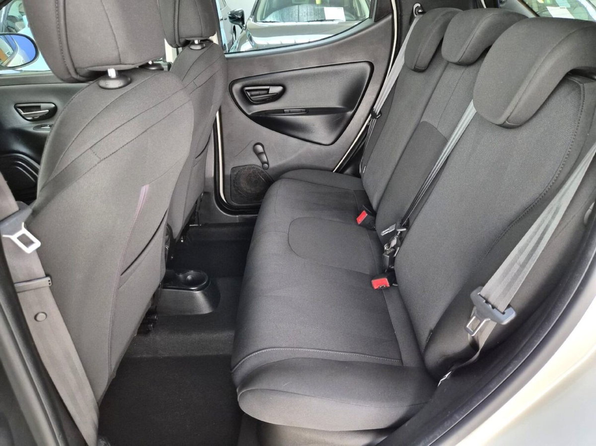 Lancia Ypsilon 1.2 69 CV 5 porte GPL Gold Plus (18)