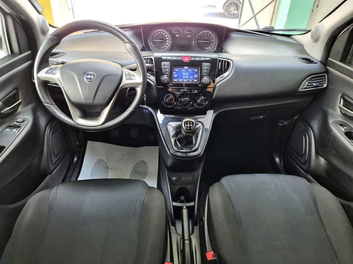 Lancia Ypsilon 1.2 69 CV 5 porte GPL Gold Plus (19)