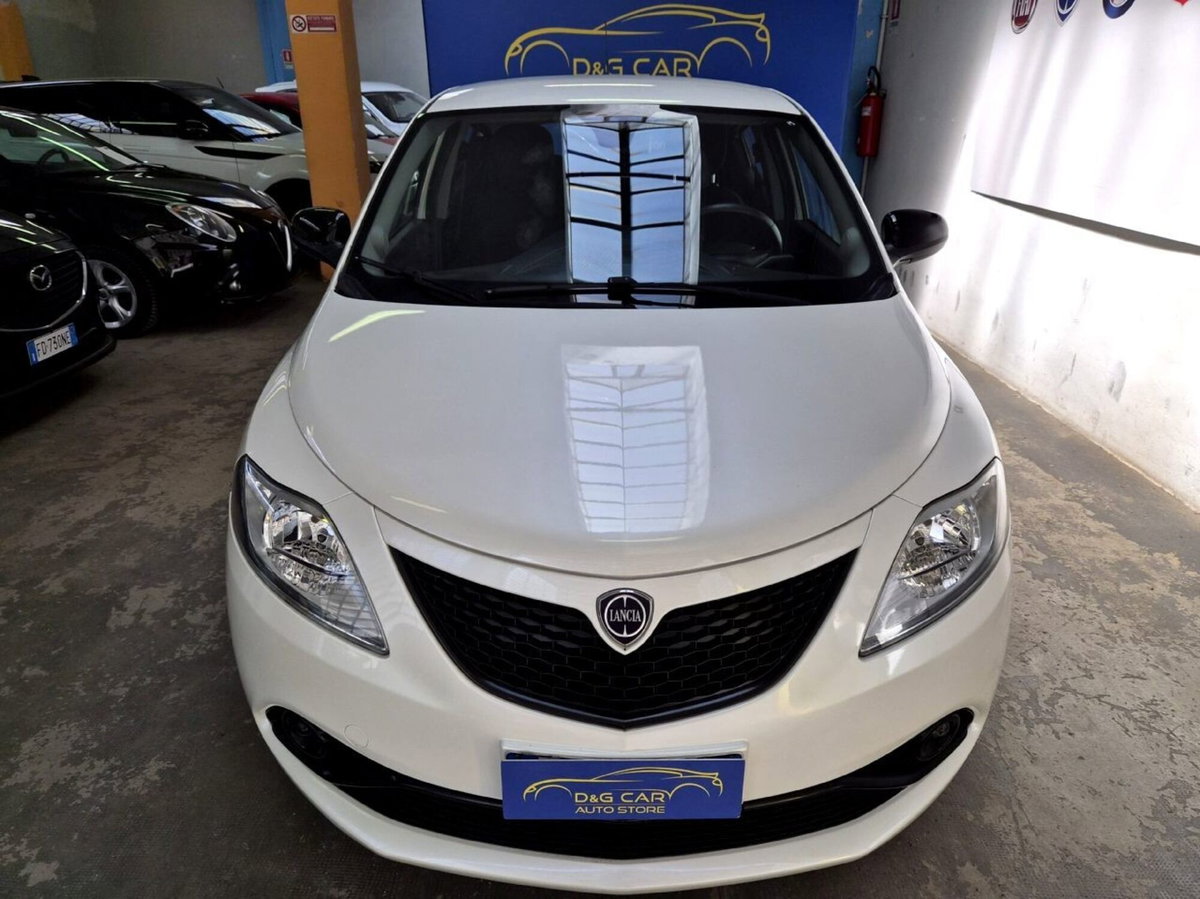 Lancia Ypsilon 1.2 69 CV 5 porte GPL Gold Plus (2)