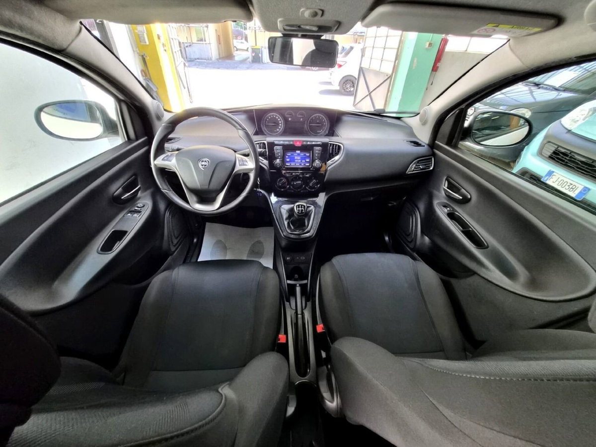 Lancia Ypsilon 1.2 69 CV 5 porte GPL Gold Plus (20)