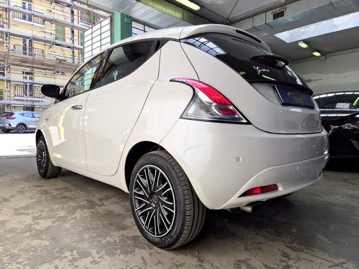 Lancia Ypsilon 1.2 69 CV 5 porte GPL Gold Plus (4)