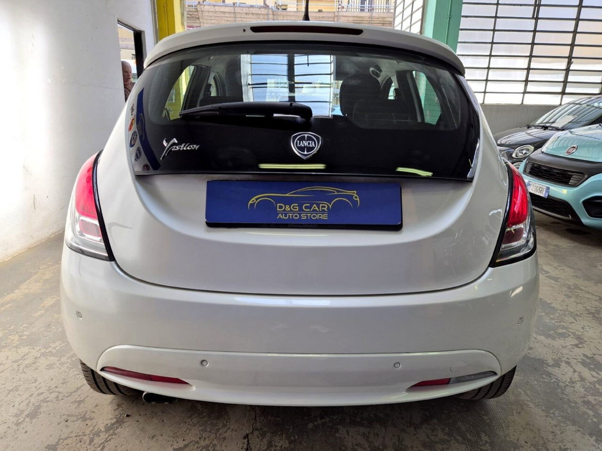 Lancia Ypsilon 1.2 69 CV 5 porte GPL Gold Plus (5)