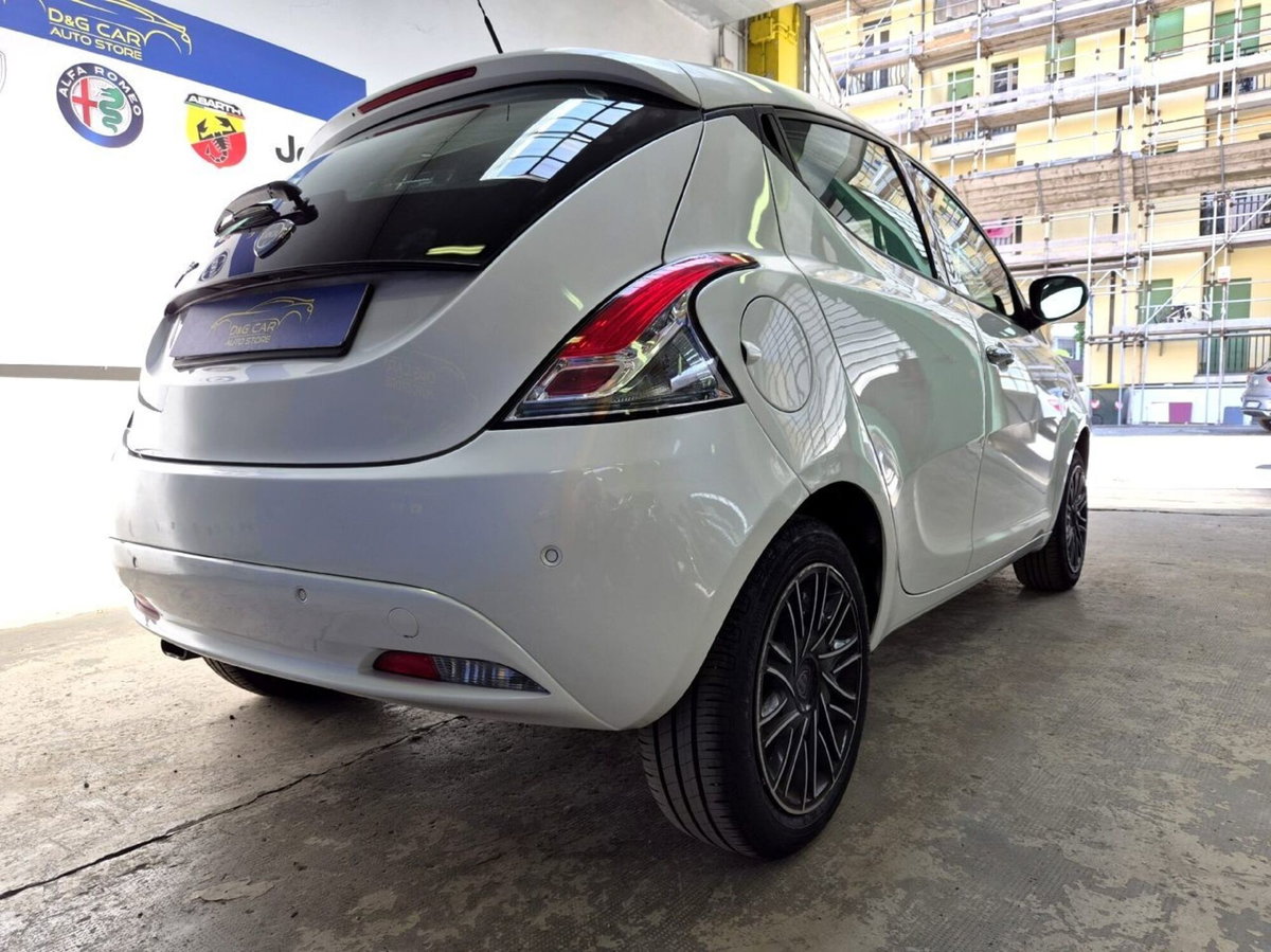 Lancia Ypsilon 1.2 69 CV 5 porte GPL Gold Plus (6)