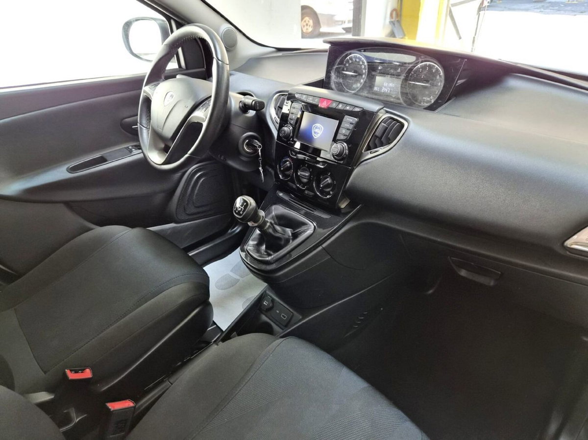 Lancia Ypsilon 1.2 69 CV 5 porte GPL Gold Plus (7)