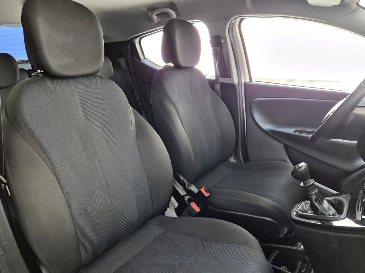 Lancia Ypsilon 1.2 69 CV 5 porte GPL Gold Plus (8)