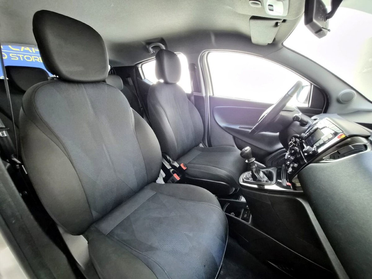Lancia Ypsilon 1.2 69 CV 5 porte GPL Gold Plus (9)