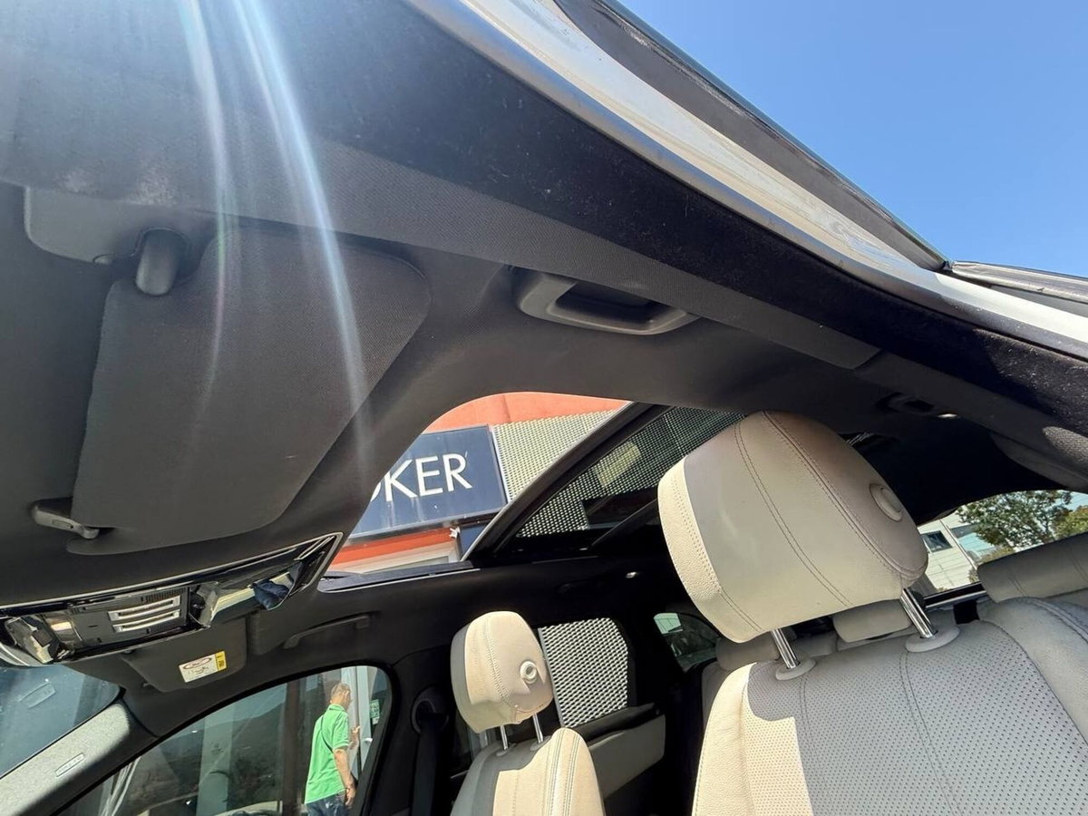 Land Rover Range Rover Velar 2.0D I4 240 CV R-Dynamic SE (10)
