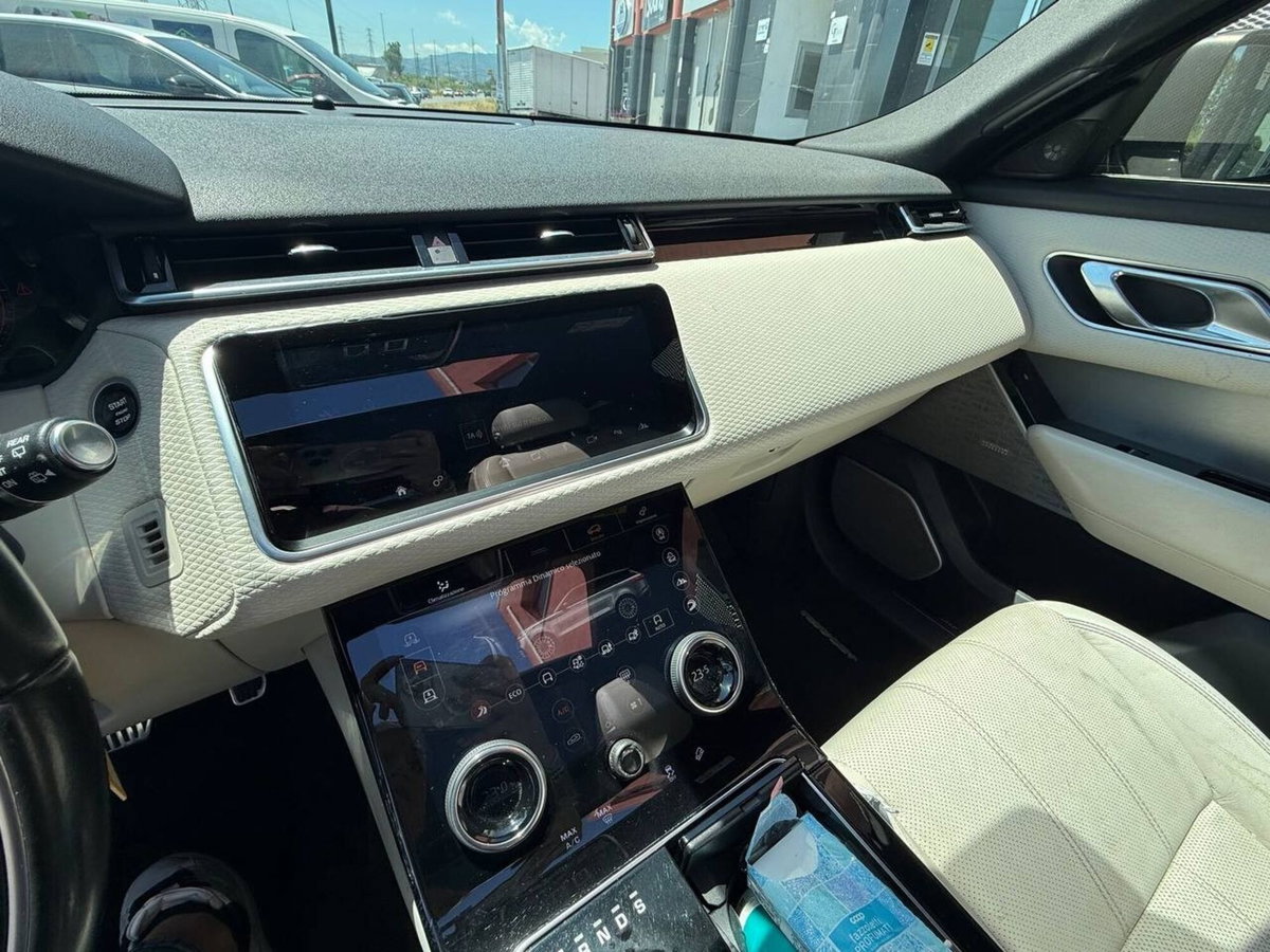 Land Rover Range Rover Velar 2.0D I4 240 CV R-Dynamic SE (8)