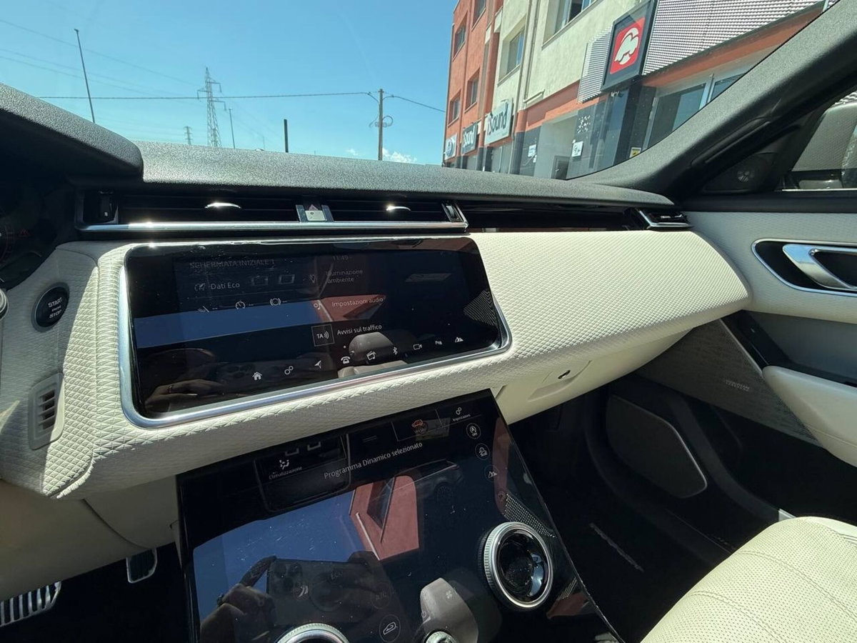 Land Rover Range Rover Velar 2.0D I4 240 CV R-Dynamic SE (9)