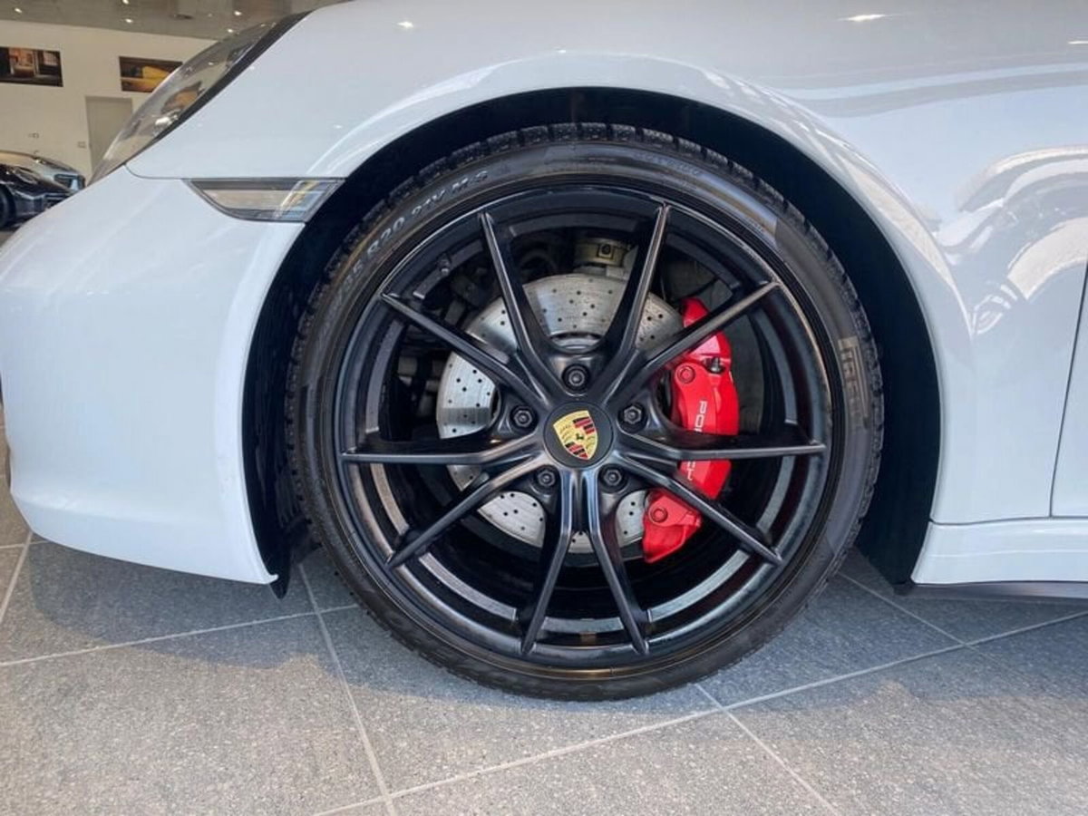 Porsche 911 Coupé 3.0 Carrera 4 GTS (8)