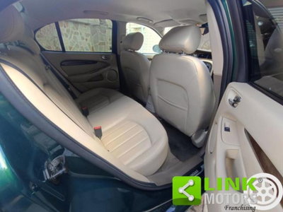 Jaguar X-Type 2.2D cat Executive (9)