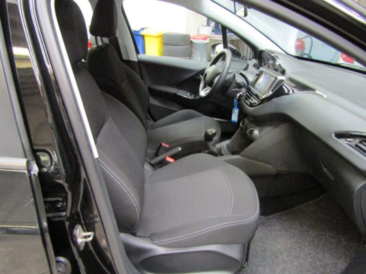 Peugeot 208 1.2 puretech Active s&s 75cv (14)