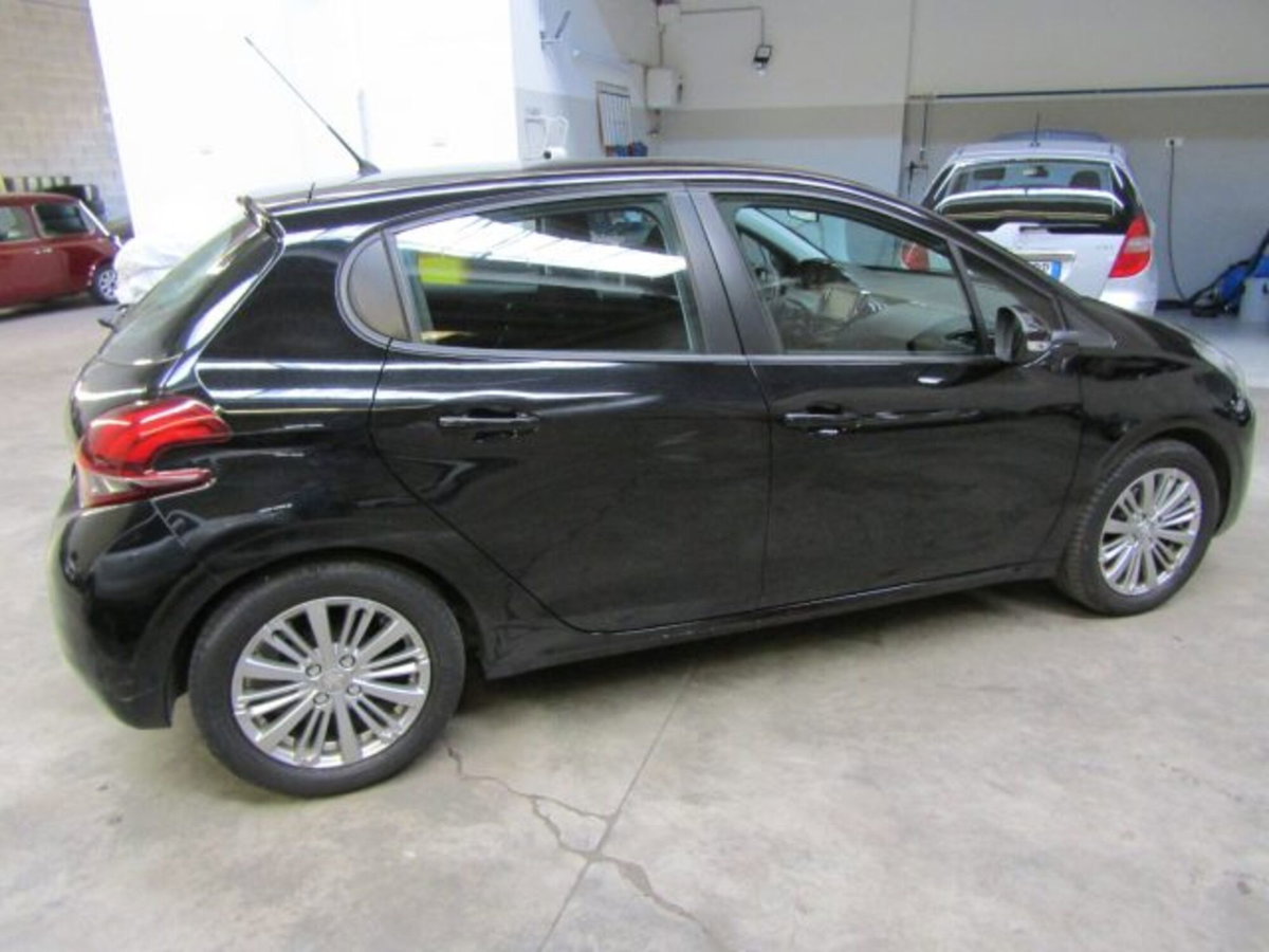 Peugeot 208 1.2 puretech Active s&s 75cv (4)