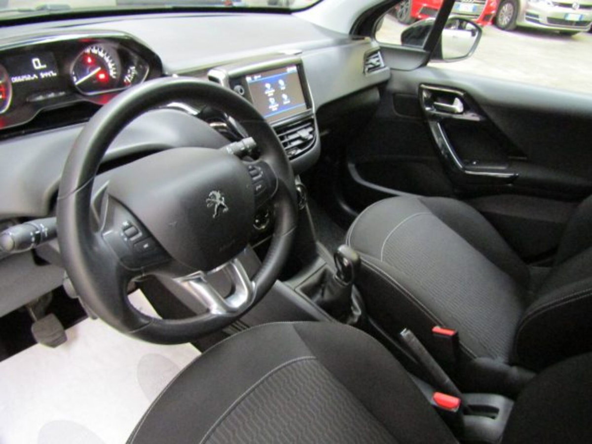 Peugeot 208 1.2 puretech Active s&s 75cv (8)