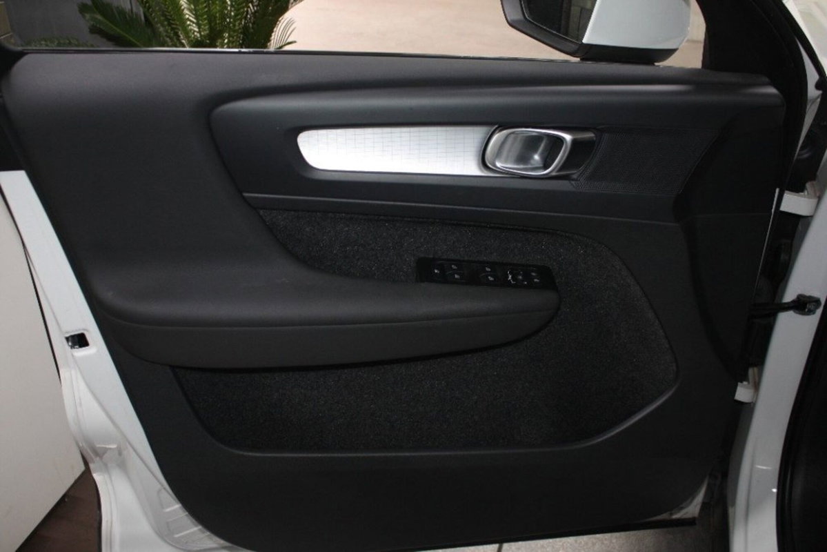 Volvo XC40 T5 Recharge Plug-in Hybrid Inscription Expression (9)