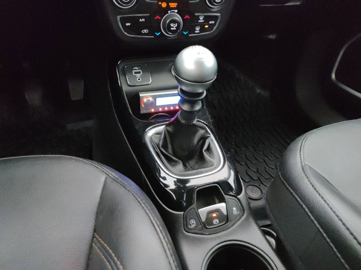 Jeep Compass 1.6 Multijet II 2WD Limited (13)