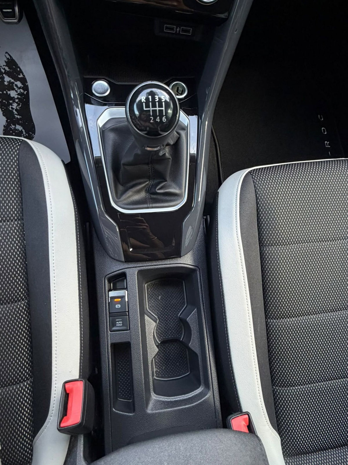 Volkswagen T-Roc 1.6 TDI SCR Advanced BlueMotion Technology (18)