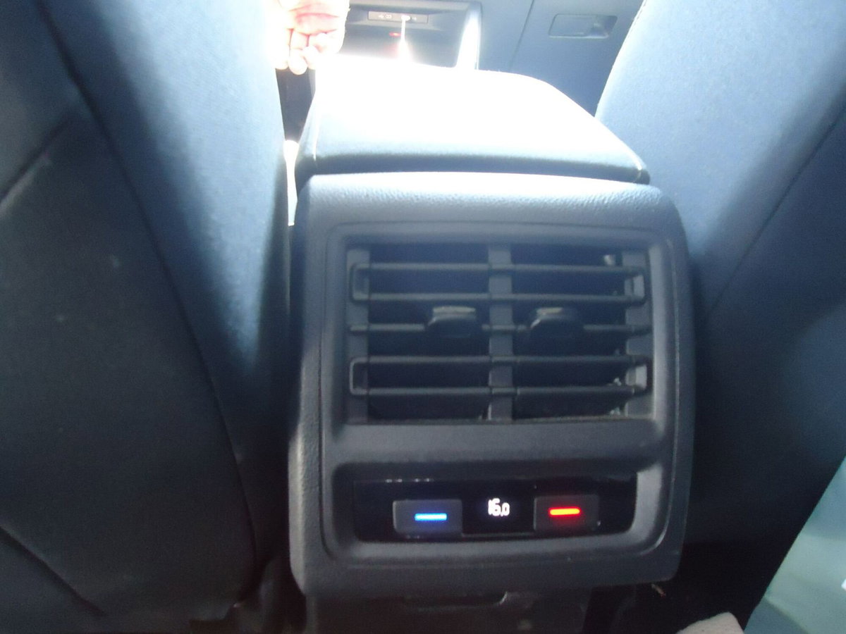 Volkswagen Golf 1.5 eTSI 130 CV EVO ACT DSG Style (19)