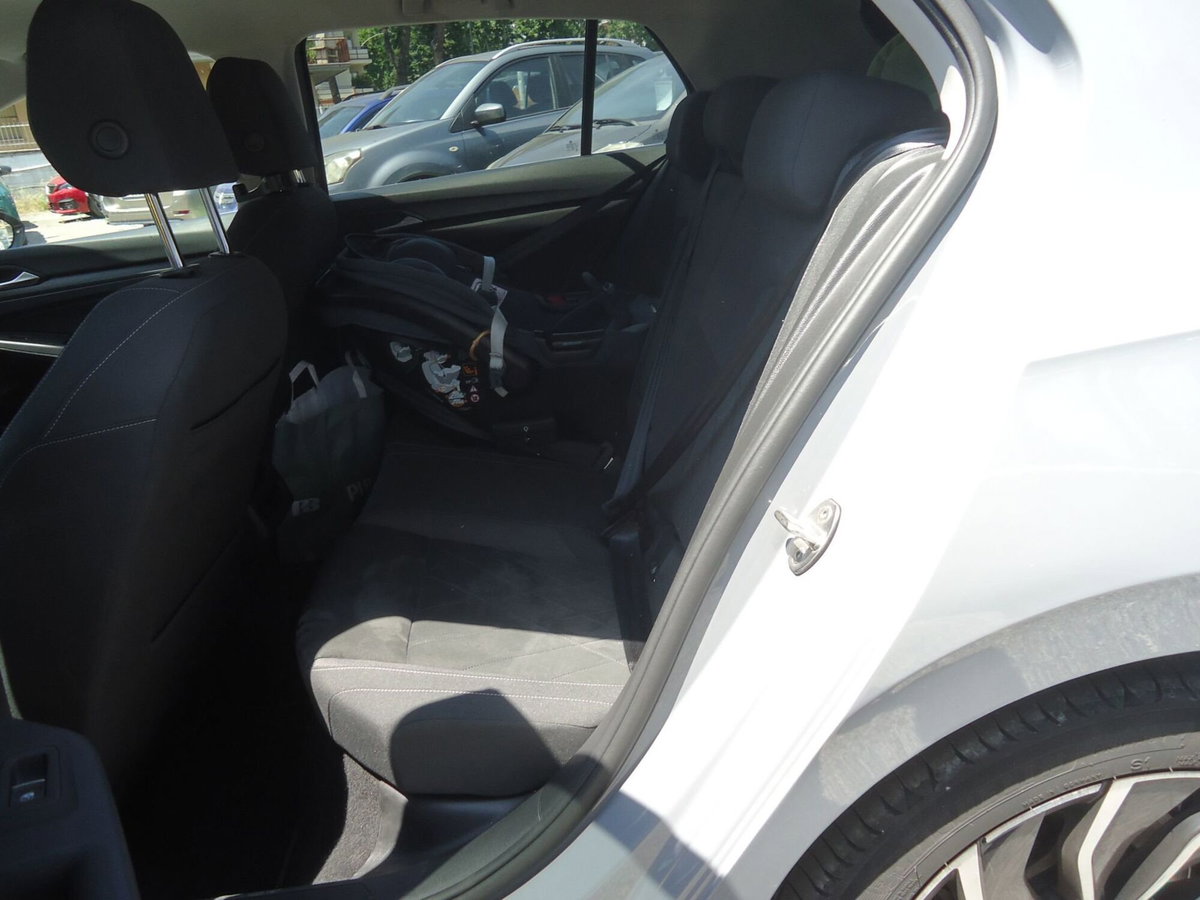 Volkswagen Golf 1.5 eTSI 130 CV EVO ACT DSG Style (5)