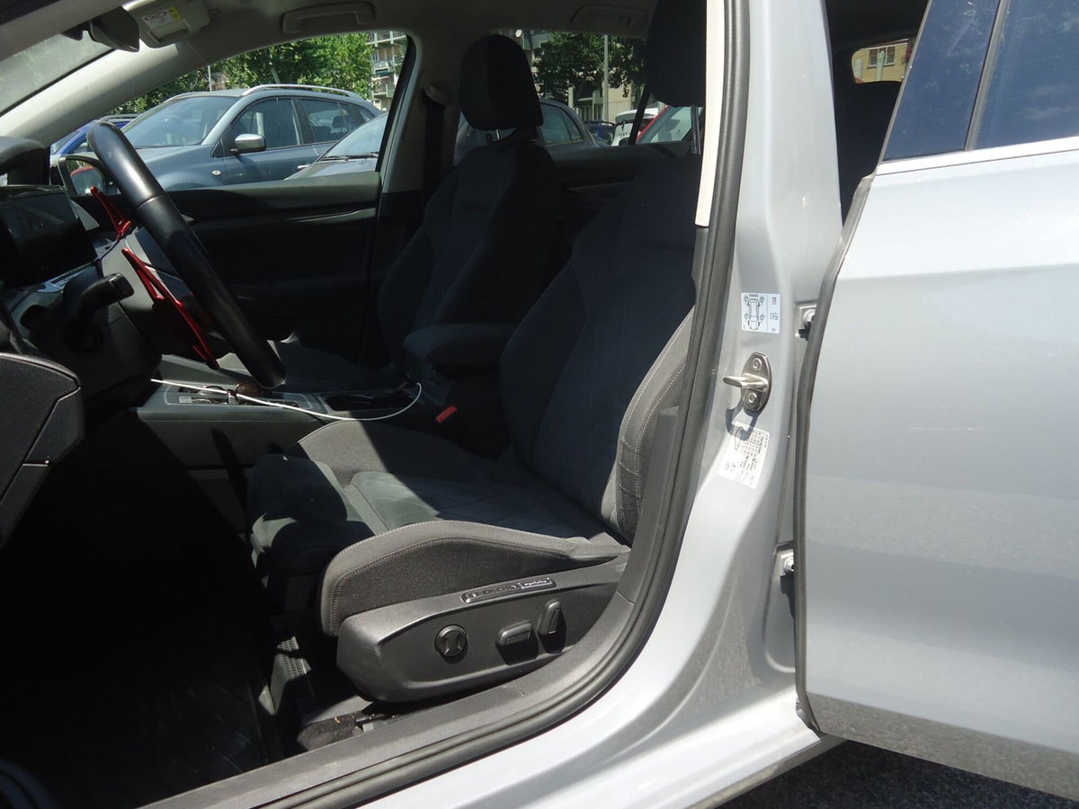 Volkswagen Golf 1.5 eTSI 130 CV EVO ACT DSG Style (6)
