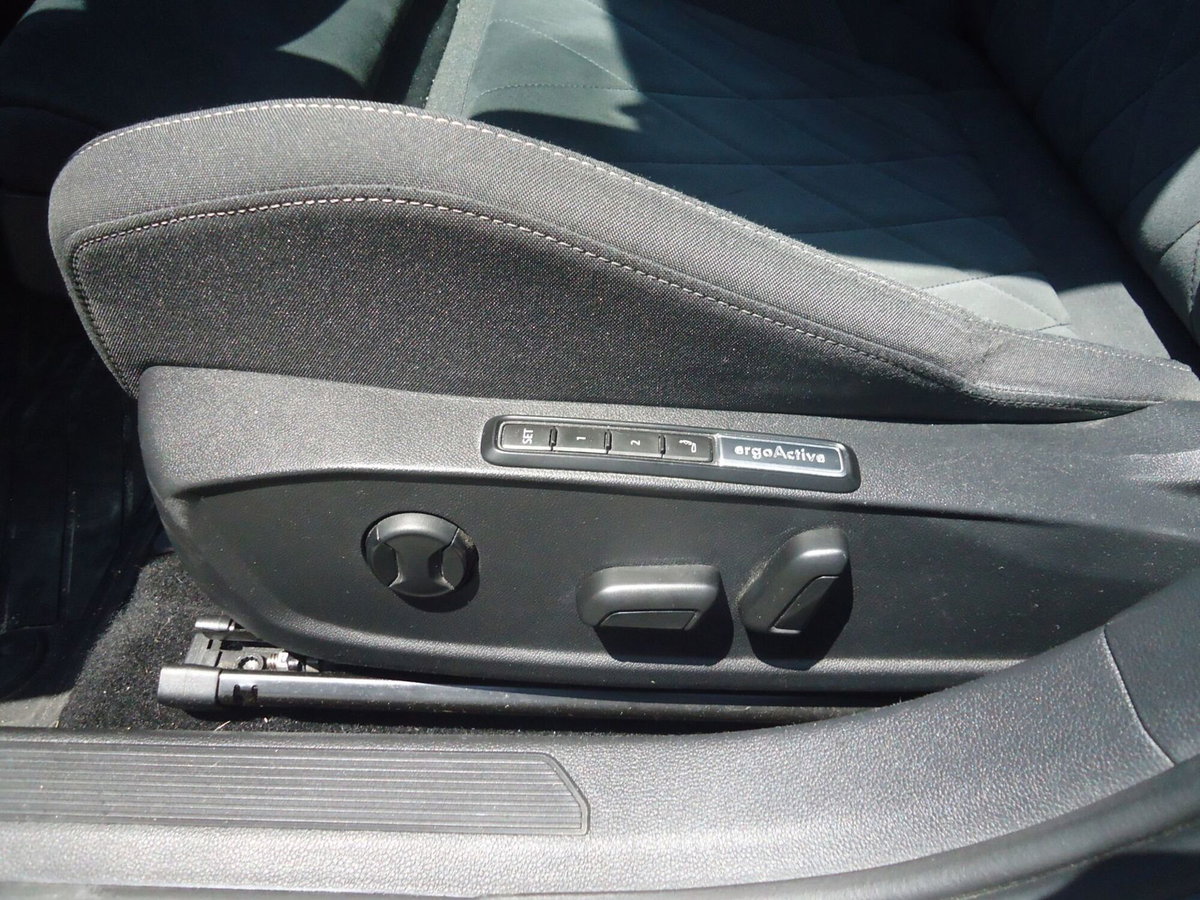 Volkswagen Golf 1.5 eTSI 130 CV EVO ACT DSG Style (8)