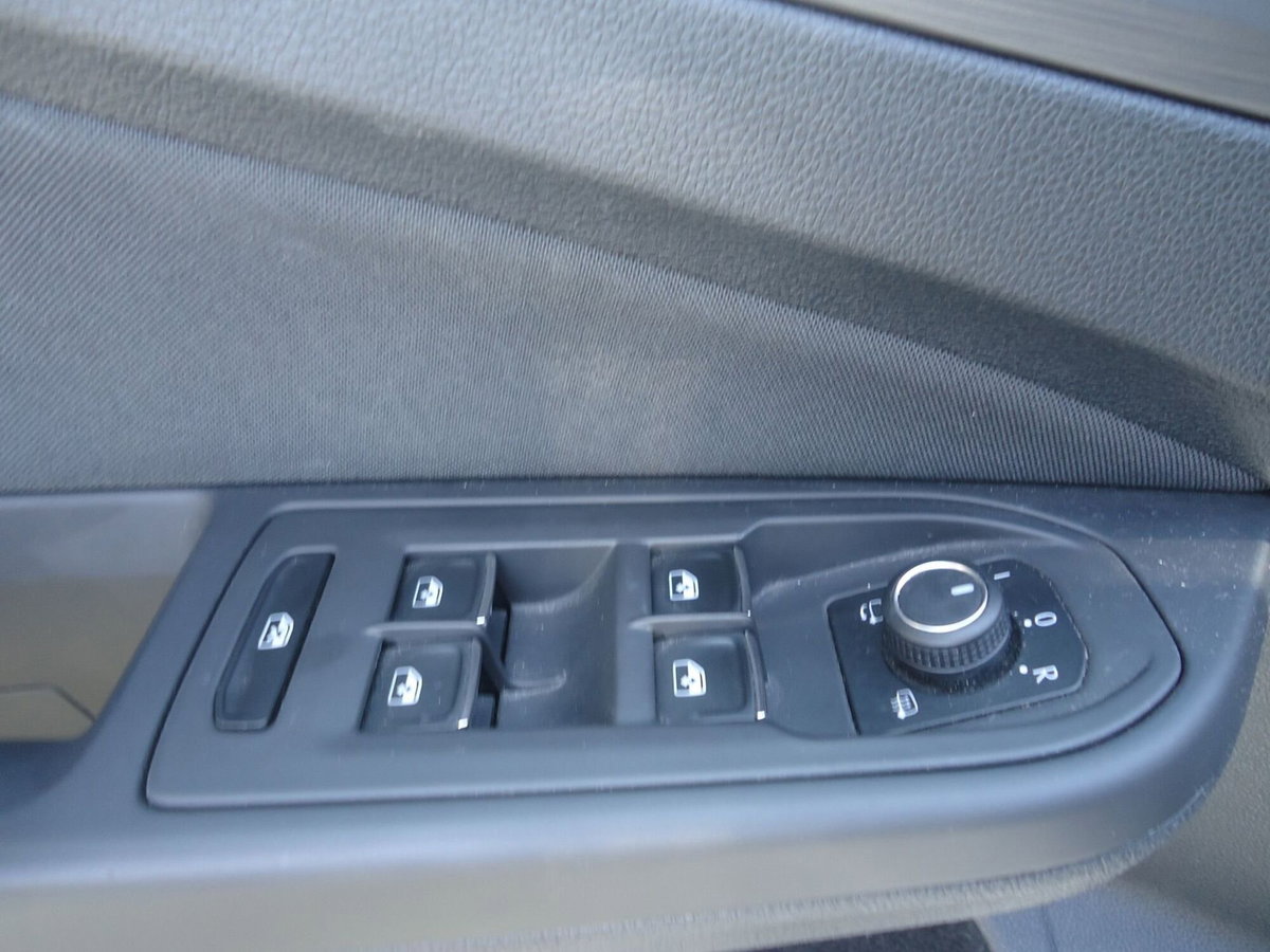 Volkswagen Golf 1.5 eTSI 130 CV EVO ACT DSG Style (9)