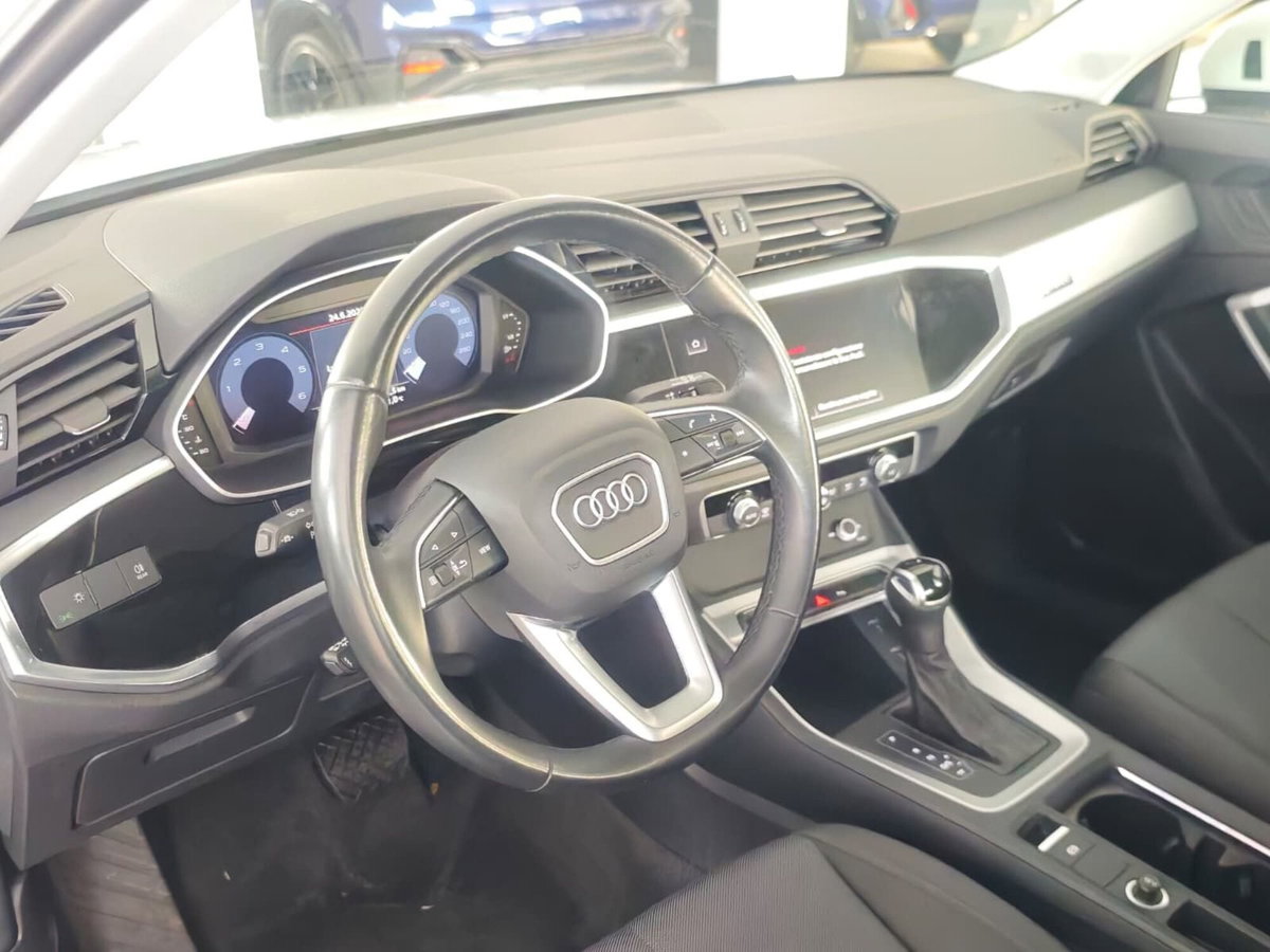 Audi Q3 35 TDI quattro S tronic Business (11)