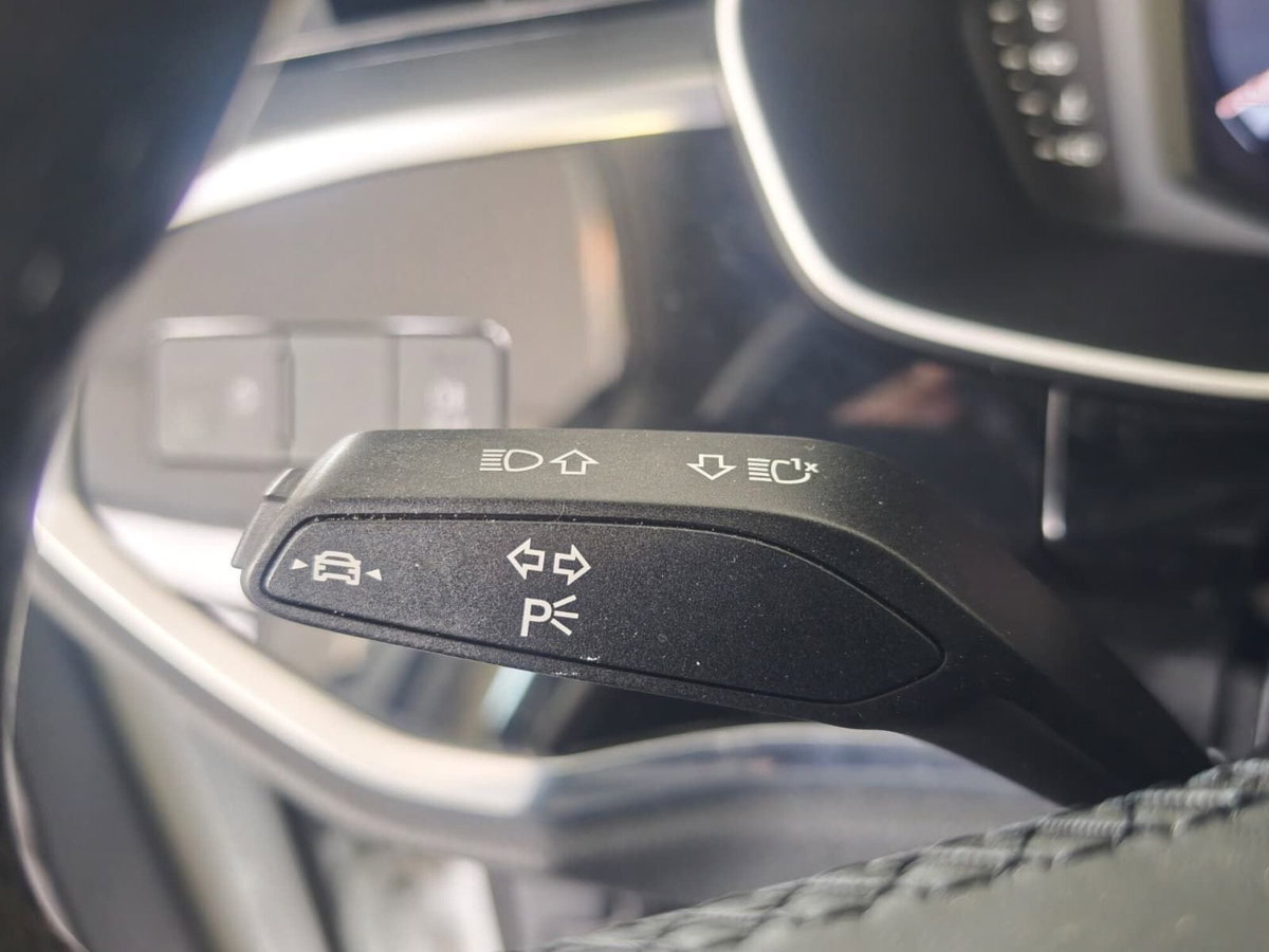 Audi Q3 35 TDI quattro S tronic Business (14)