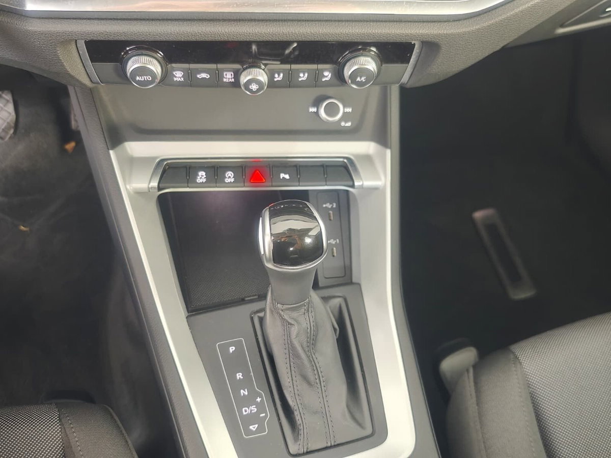 Audi Q3 35 TDI quattro S tronic Business (16)
