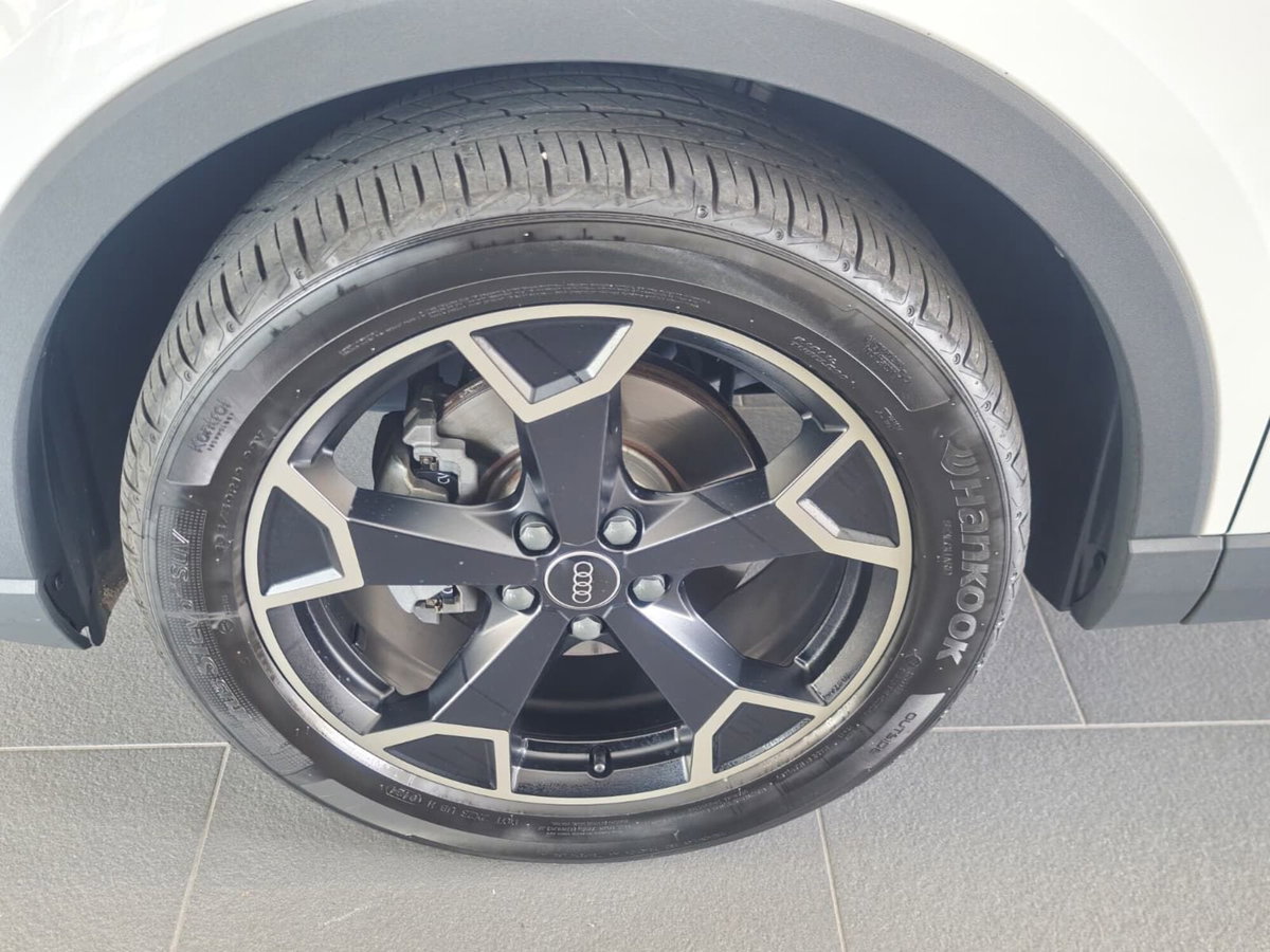 Audi Q3 35 TDI quattro S tronic Business (7)