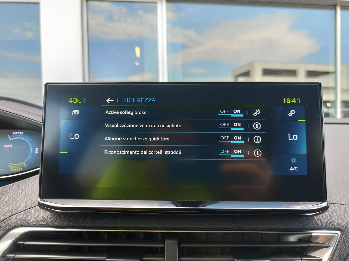 Peugeot 3008 PureTech Turbo 180 S&S EAT8 Allure (12)