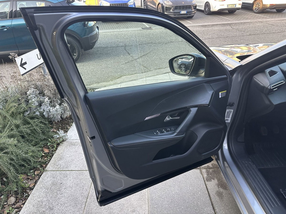 Peugeot 2008 1.2 turbo Allure 100cv (16)