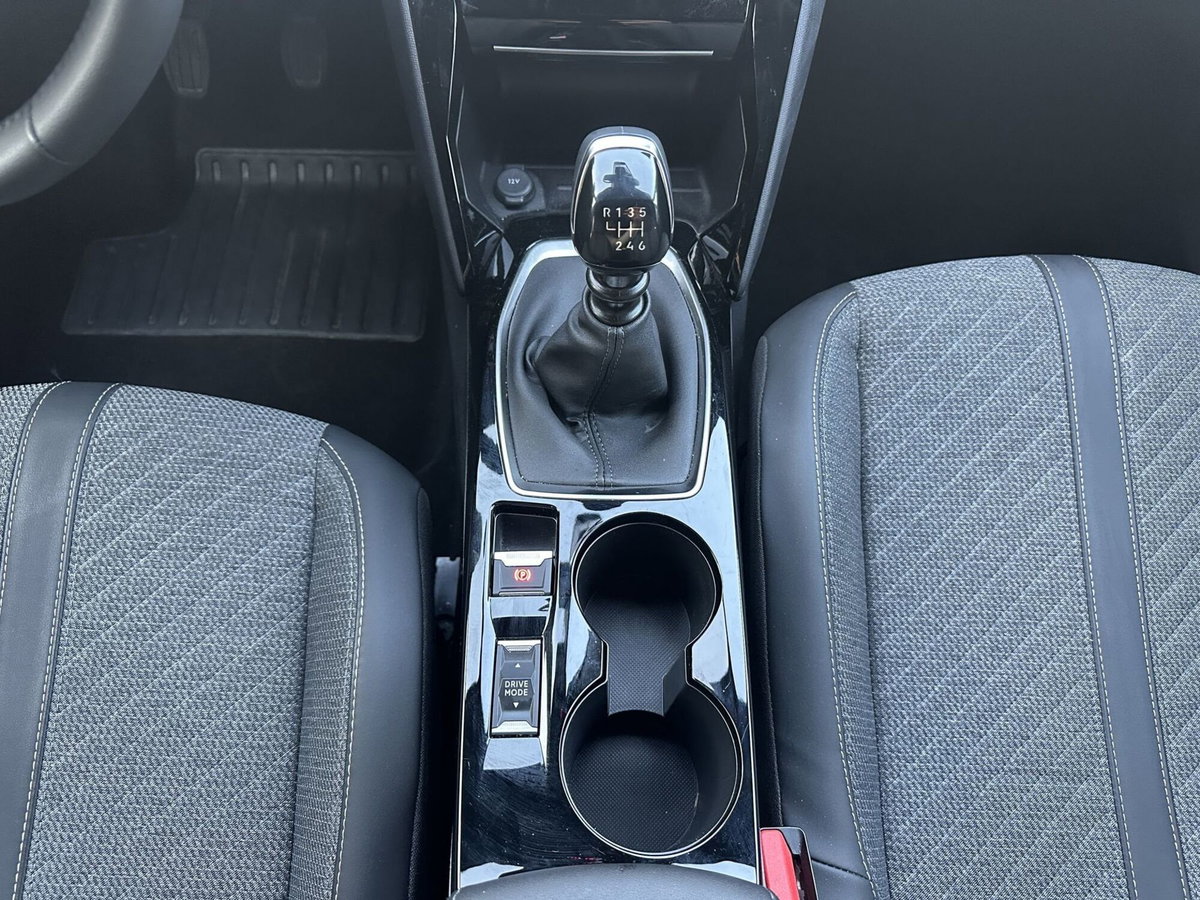 Peugeot 2008 1.2 turbo Allure 100cv (18)