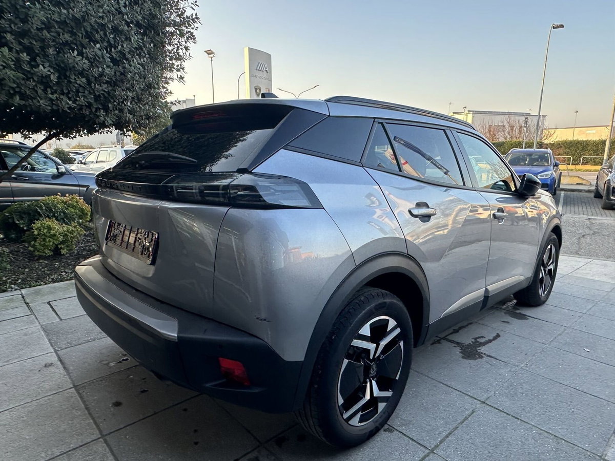 Peugeot 2008 1.2 turbo Allure 100cv (4)
