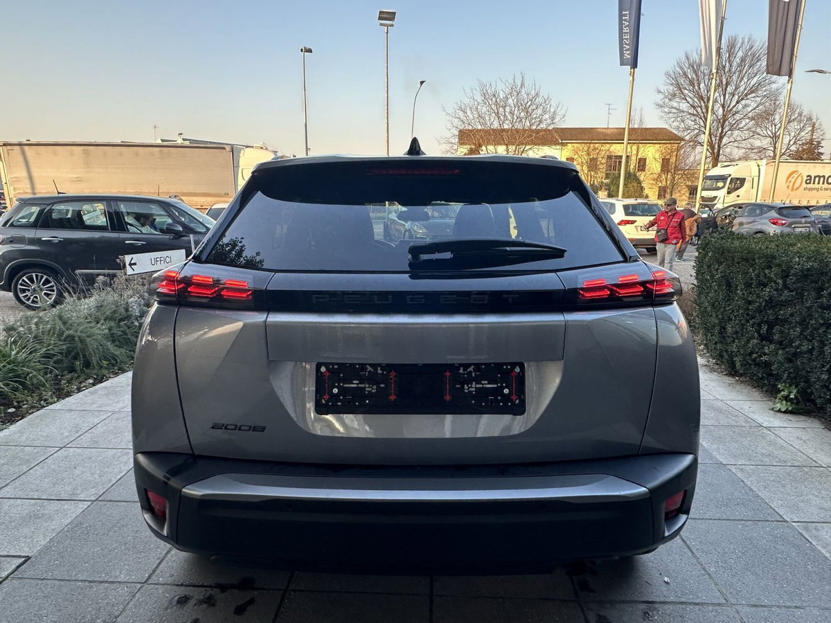 Peugeot 2008 1.2 turbo Allure 100cv (5)